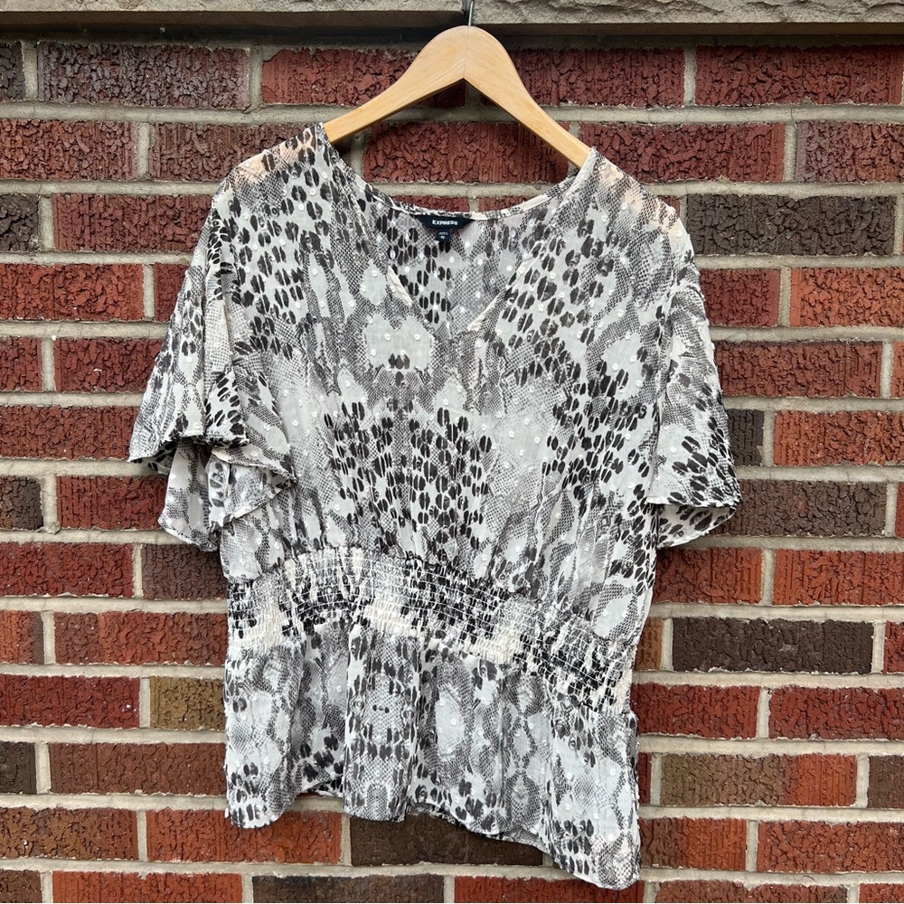 Express Cream and Gray Snakeskin Swedish Dotted Chiffon V Neck Short Sleeve Top
